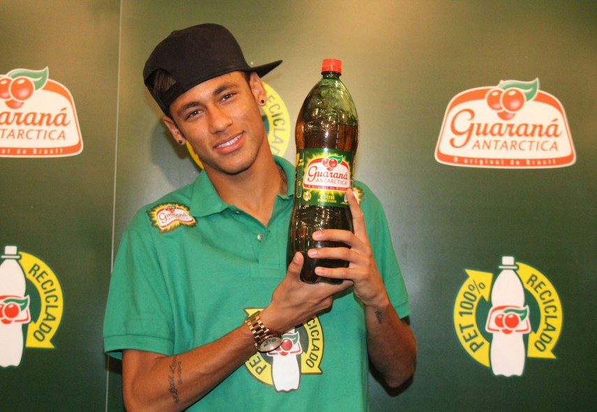 Qual é a diferença entre o Neymar e uma máquina de fazer garapa