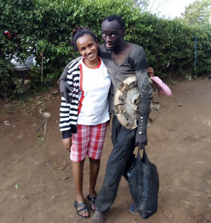 No Quênia, Patrick Hinga era um homem que estava completamente perdido, desabrigado e viciado em drogas. Porém, uma reunião inesperada mudou para sempre sua vida. Tudo isso graças a ex colega de classe Wanja Mwaura, que iniciou uma grande transformação em sua vida.