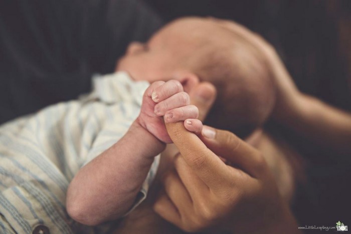 Mulher dá à luz no chão de hospital e fotógrafa registra