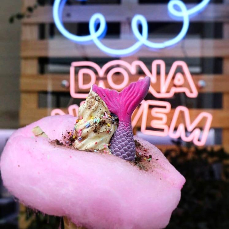  Em São Paulo, existe uma sorveteria incrível que une sorvete com uma verdadera nuvem de algodão doce.