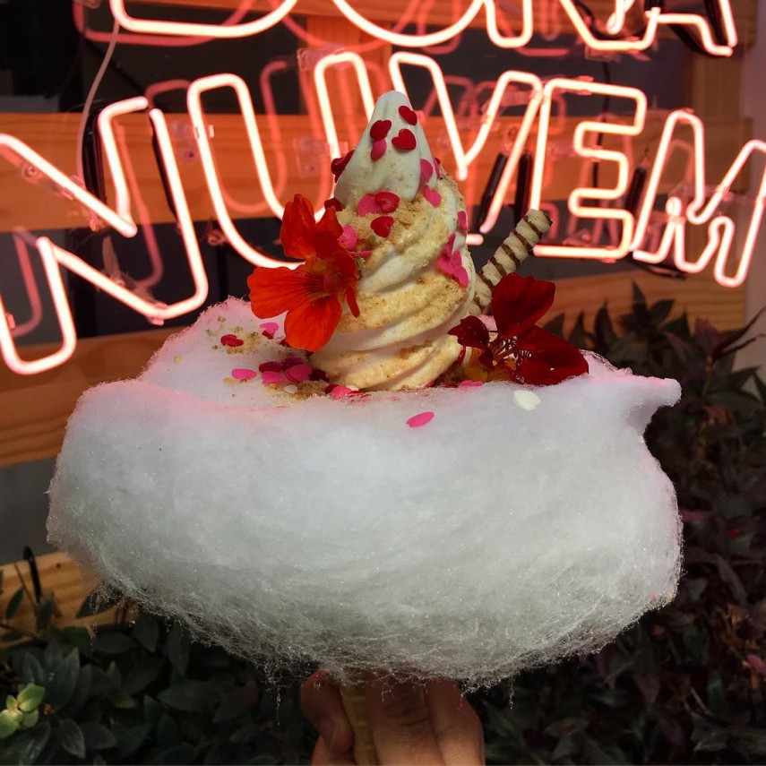  Em São Paulo, existe uma sorveteria incrível que une sorvete com uma verdadera nuvem de algodão doce.