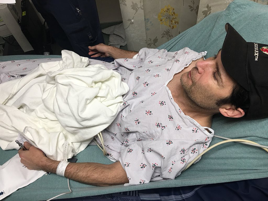 Ator de 'Os Goonies' e 'Gremlins' é esfaqueado e vai parar no hospital
