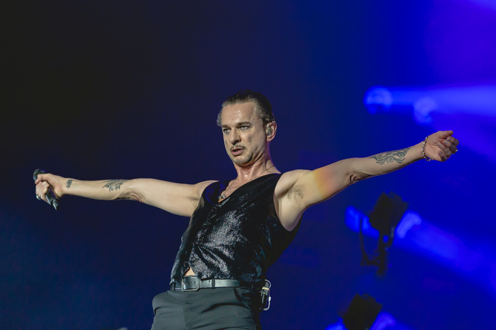 Em SP: Depeche Mode compensa 24 anos de espera com show repleto de hits
