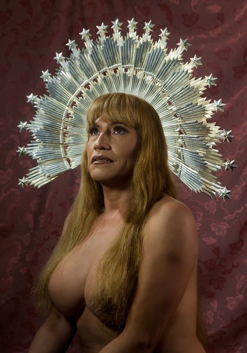 O fotógrafo Jose Barboza-Gub e a mulher trans Andrew Mroczek produziram um ensaio que vem chamando a atenção. O projeto Virgenes de La Puerta é um protesto a favor da liberdade dos transexuais. 