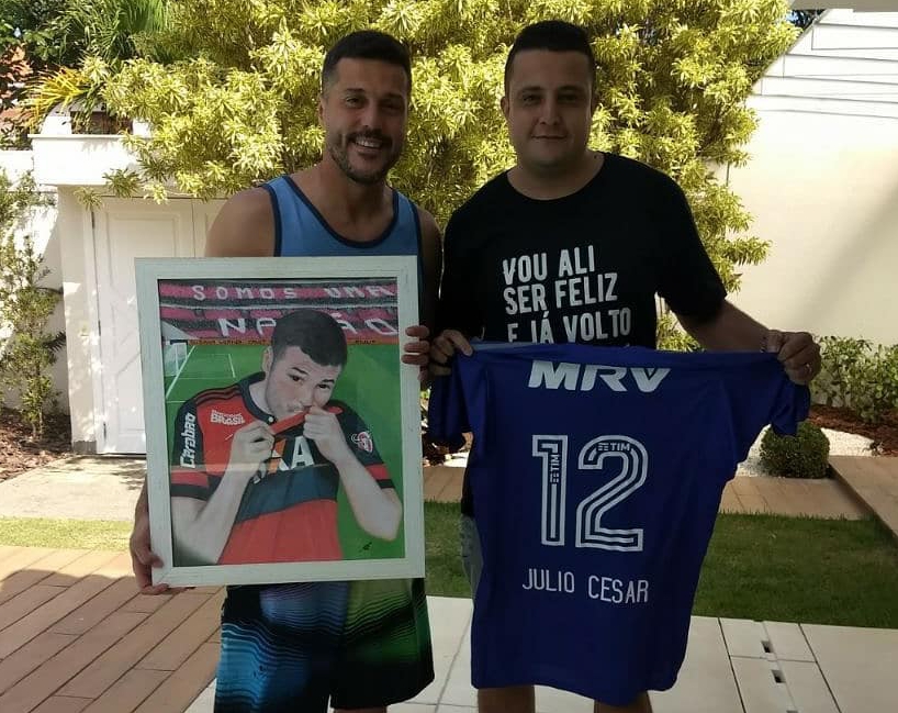 Fizeram uma camisa com a frase da "briga" entre Julio Cesar e Susana Werner