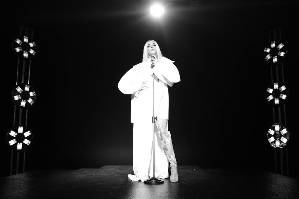 Pabllo Vittar lança clipe sobre preconceito e bullying sofridos na adolescência