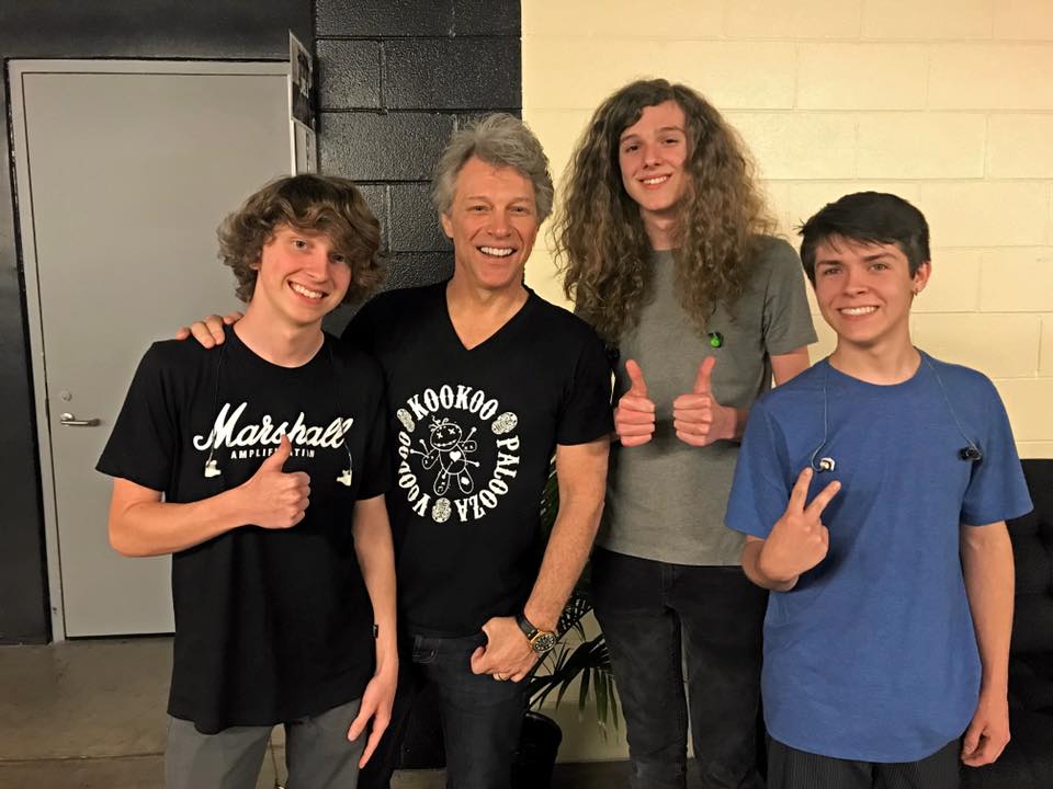 Bon Jovi dá "atestado" para banda que abriu seu show poder faltar na escola