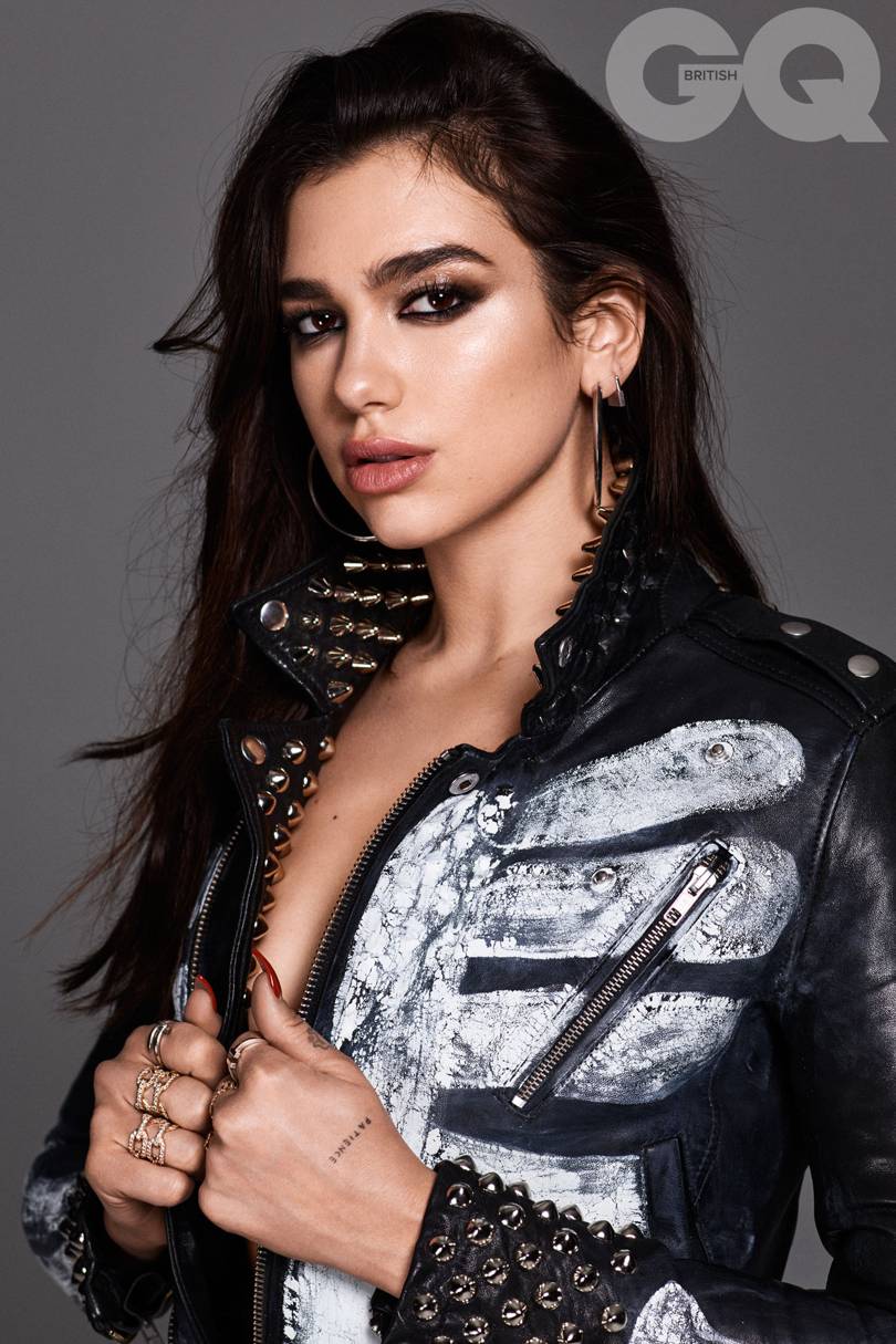 Dua Lipa fala sobre ser artista mulher: "é preciso muito mais pra ser levada a sério"