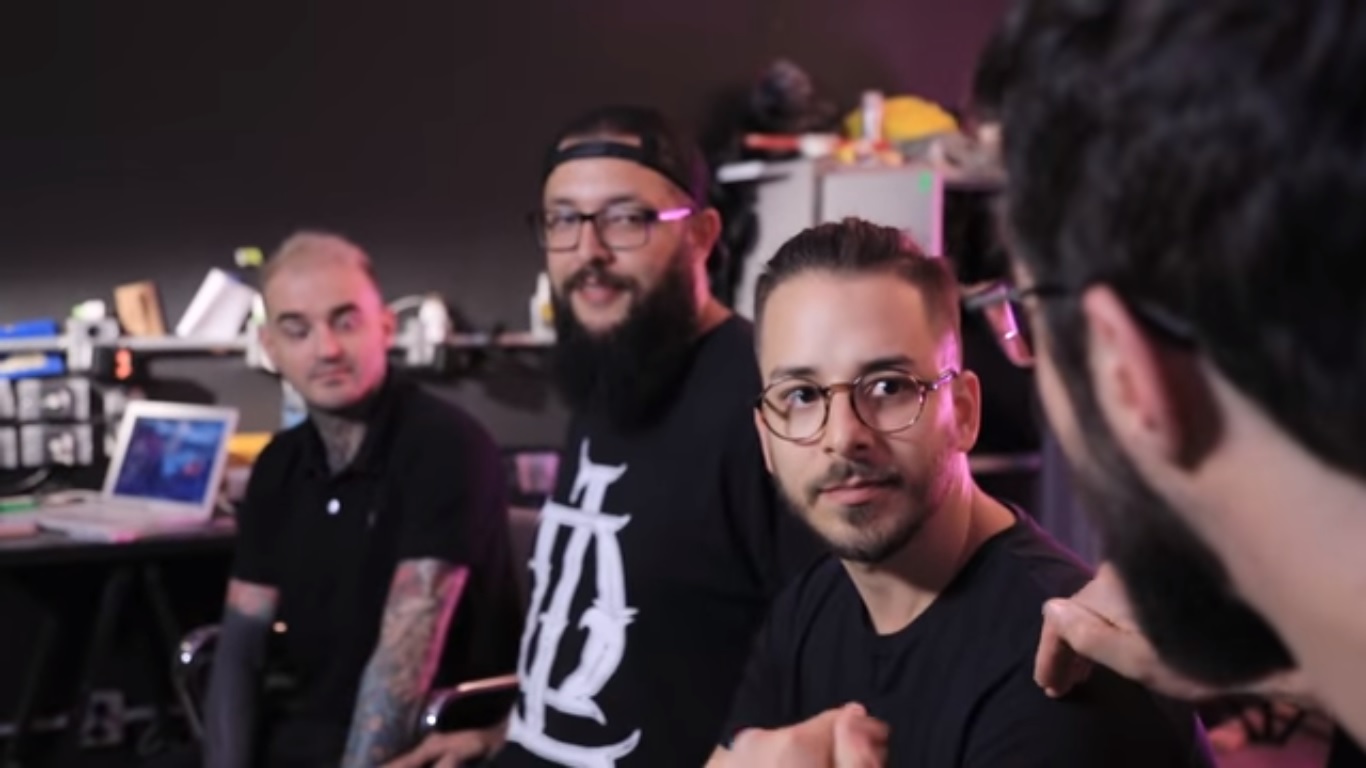Júnior Lima: "Era chamado de viado e minha irmã a virgem do Brasil"