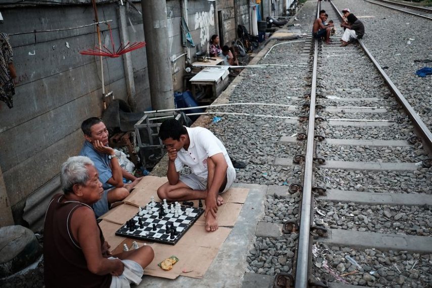 Fotógrafo Vytautas Jankulskas retratou com vivem as pessoas que moram nas favelas de Jacarta, na Indonésia