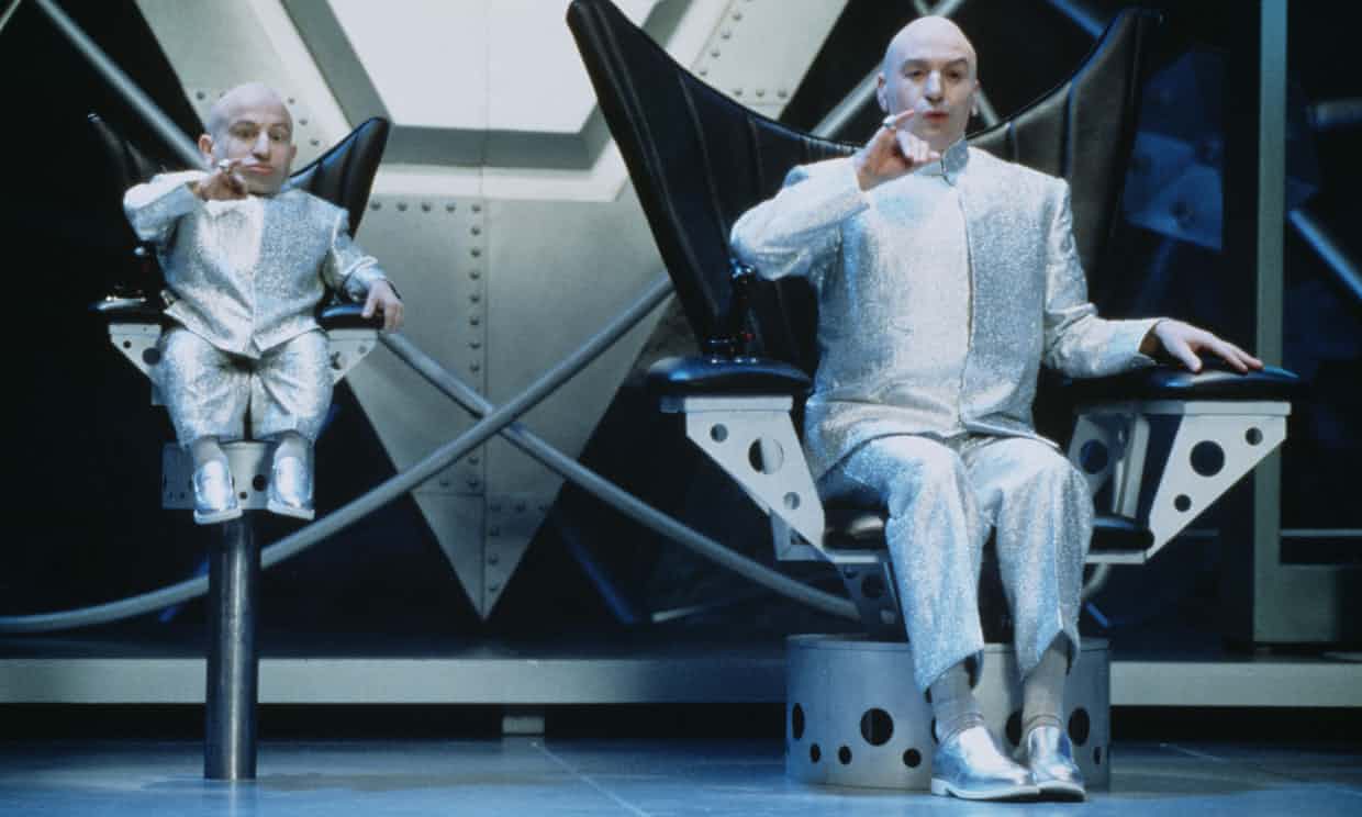 Morre, aos 49 anos, ator de Mini-Me no filme de Austin Powers