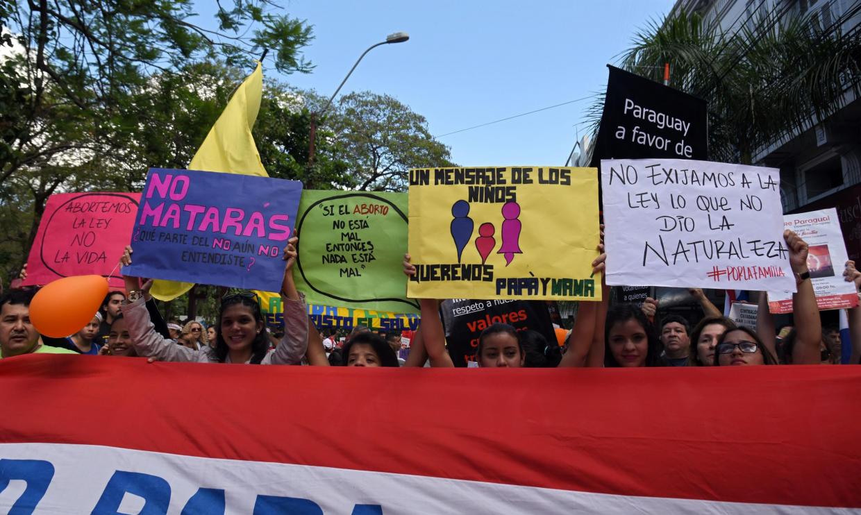 Morte de adolescente estuprada gera protesto por aborto no Paraguai