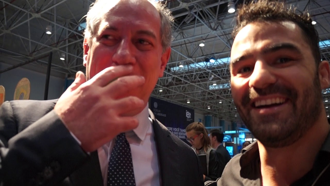 Mamãe Falei, ligado ao do MBL, leva 'pescotapa' de Ciro Gomes