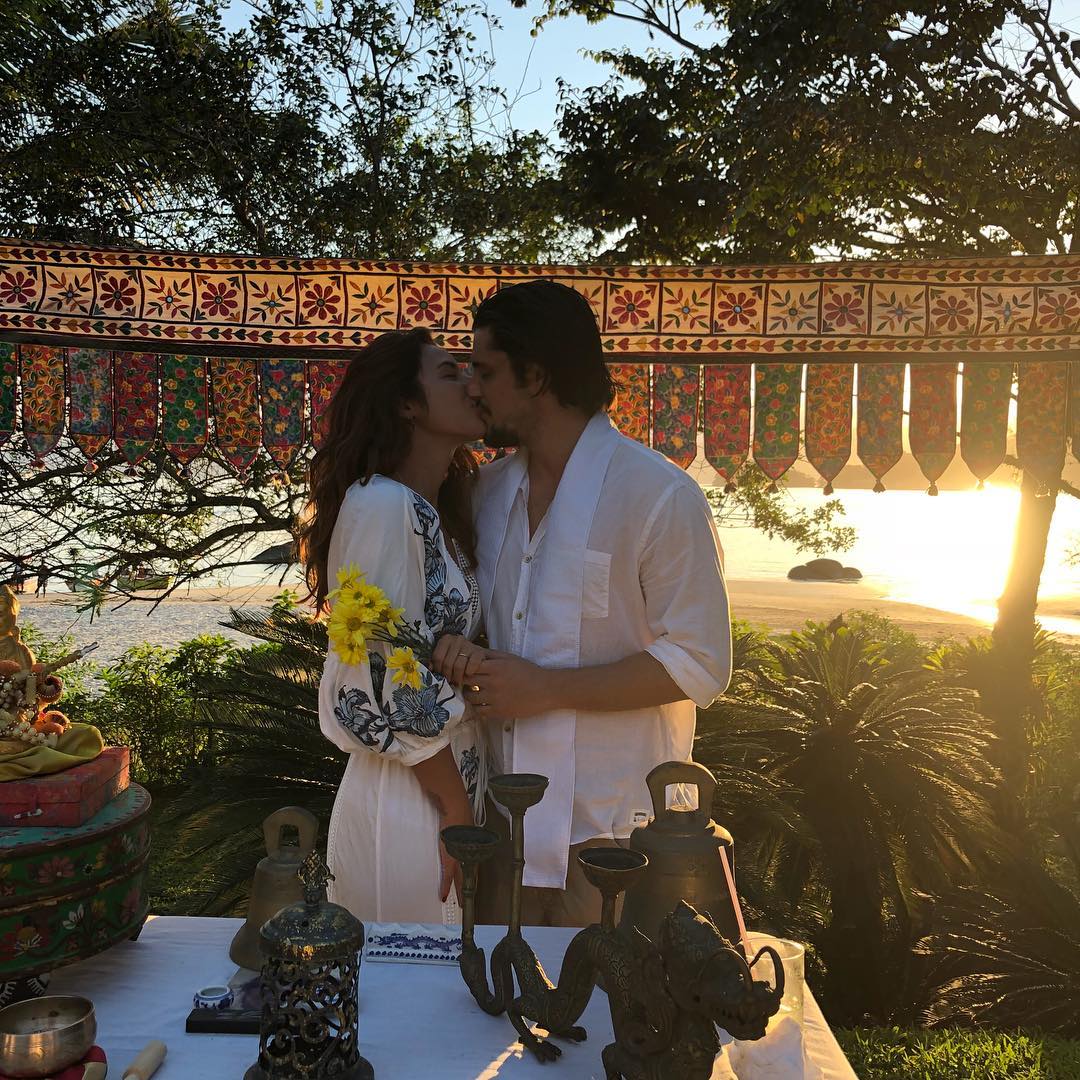 Casaram! Bruno Gissoni e Yanna Lavigne surpreendem fãs com cerimônia surpresa