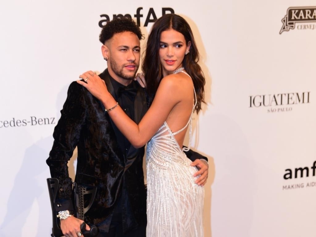 Fornecedores estão sendo cotados para casamento de Bruna Marquezine e Neymar, diz site