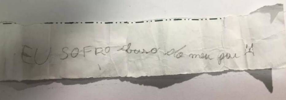 'Sofro abuso do meu pai': escreveu menina de 11 anos em bilhete à amiga