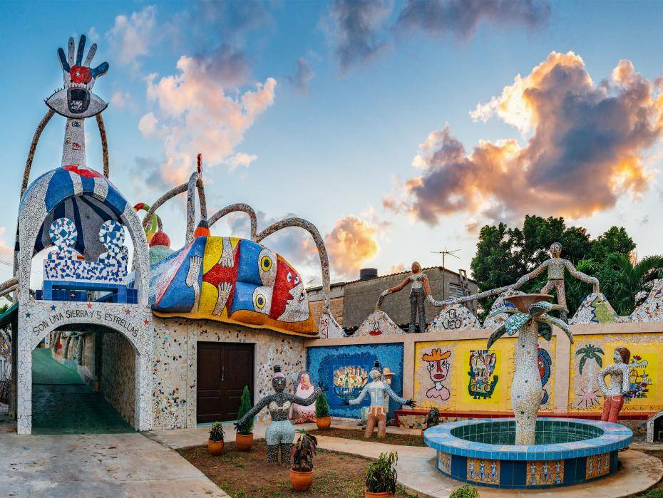 Vilarejo em Cuba é obra de arte inspirada em Gaudí e atrai turistas