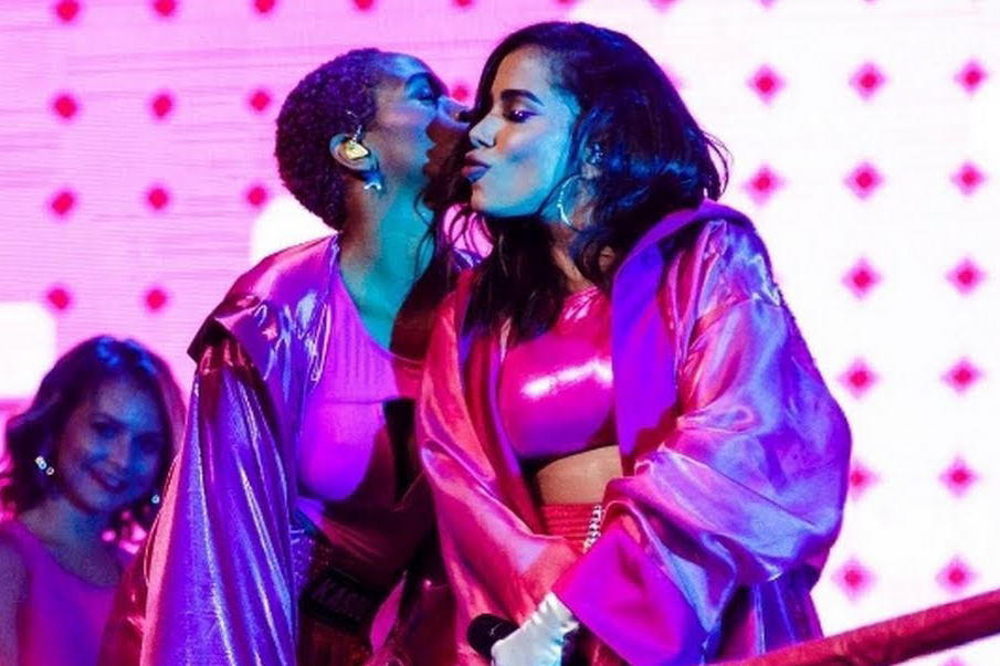 Karol Conka conta que fez "escândalo" ao ouvir Anitta em balada em NY