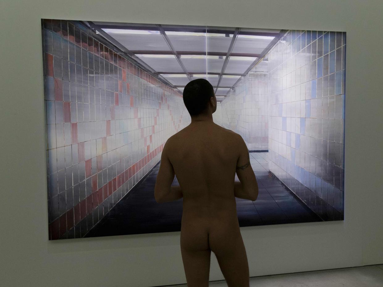 Museu recebe 160 visitantes nus pela primeira vez em Paris