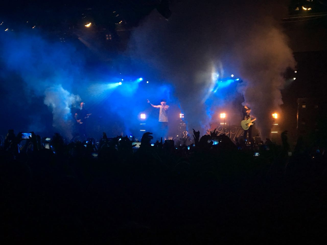 Em turnê comemorativa do primeiro álbum, Simple Plan mostra que os piadistas da adolescência realmente não cresceram — e isso é bom