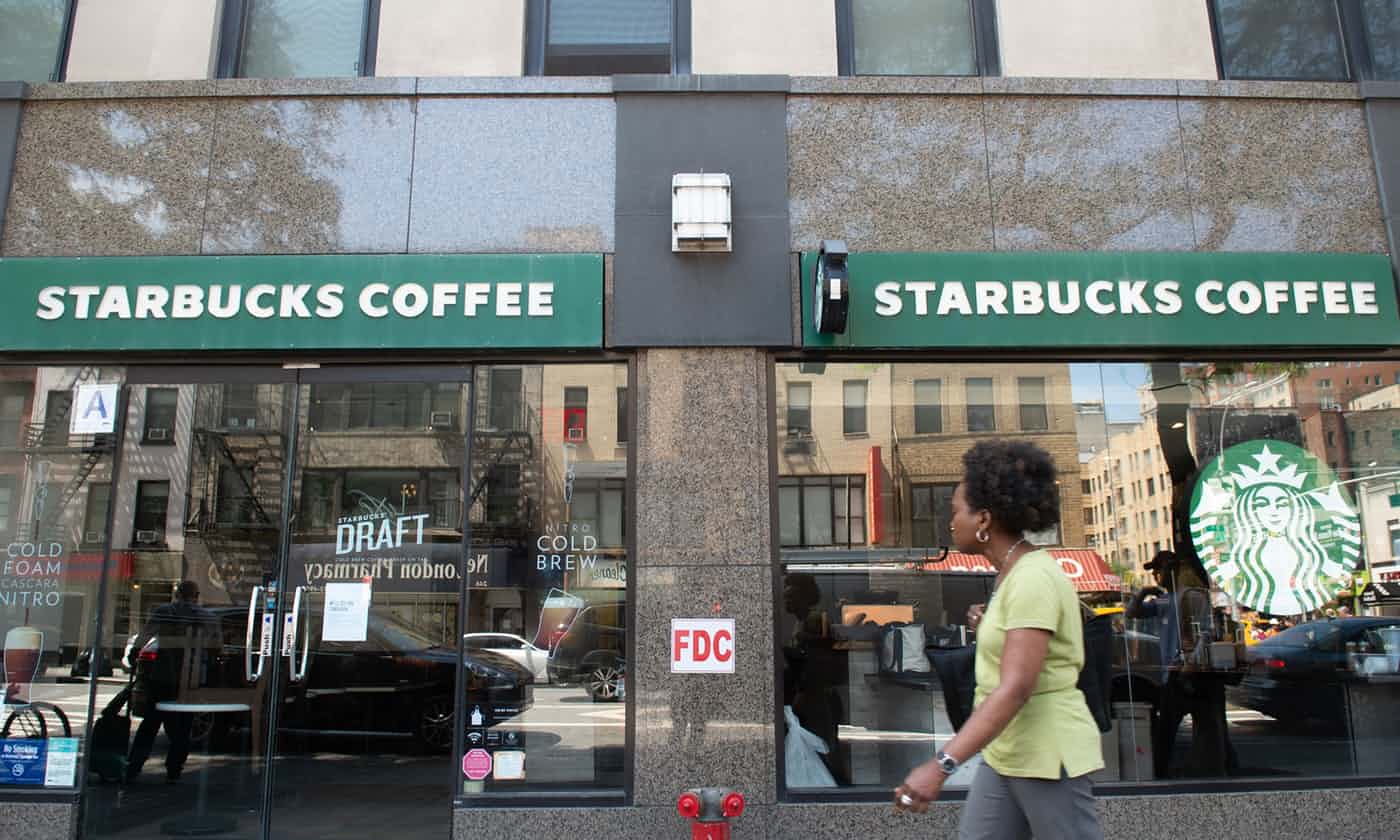 Starbucks fecha as portas para treinamento contra racismo nos EUA