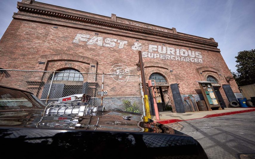 Universal Studios Florida acaba de inaugurar a atração Fast & Furious- Supercharged, inspirada na franquia Velozes & Furiosos. A montanha-russa, que funciona desde o início de maio, proporciona ao visitante toda emoção das corridas de rua.