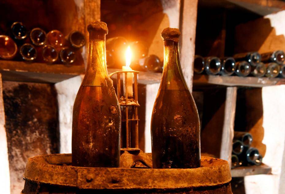 Vinho 'amarelo' de 1774 vai a leilão por R$ 80 mil na França
