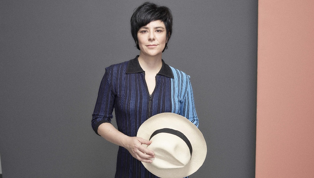 Fernanda Takai exibe 'lado B' de Tom Jobim em álbum: 'Não queria o óbvio'