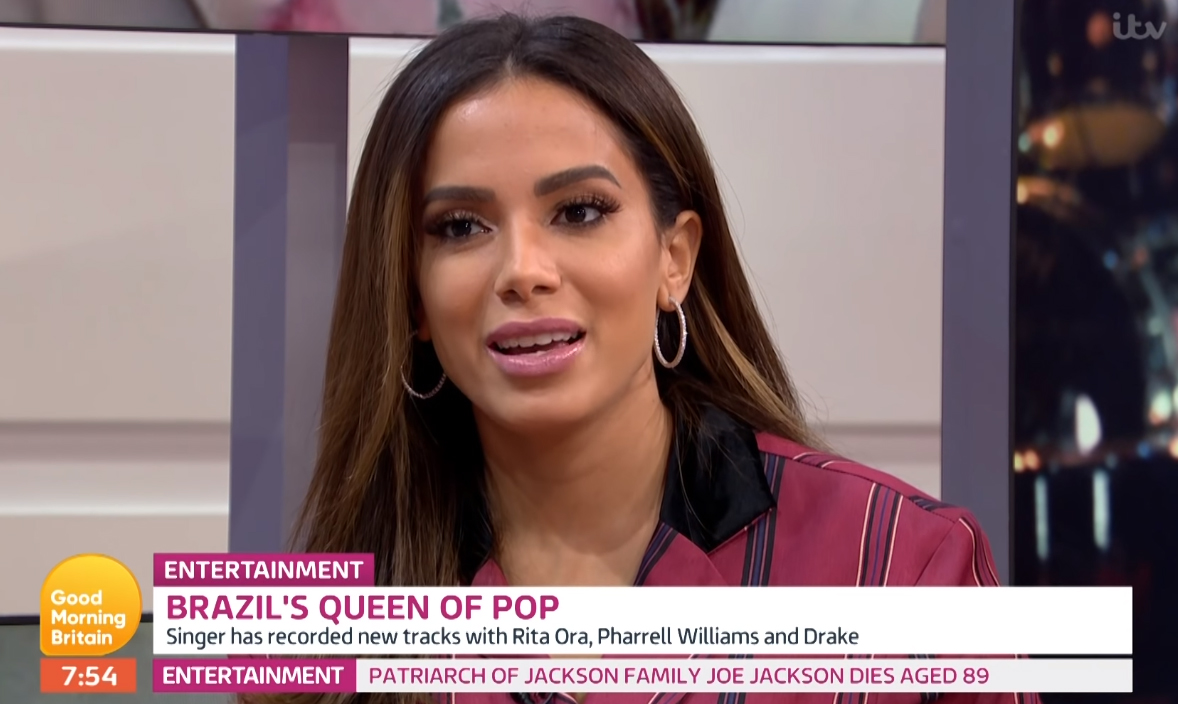 Programa britânico diz que Anitta gravou com Rita Ora, Pharrell Williams e Drake
