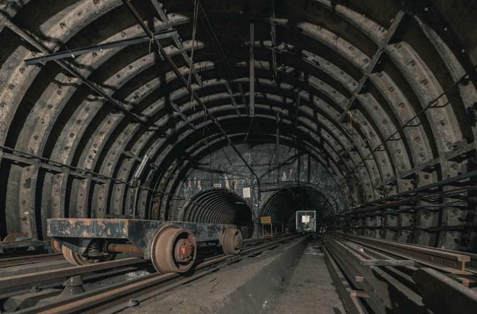 Tomas Sentpetery encontrou estruturas de metrô abaixo da famosa Estação de St. Pancras, em Londres, na Inglaterra.