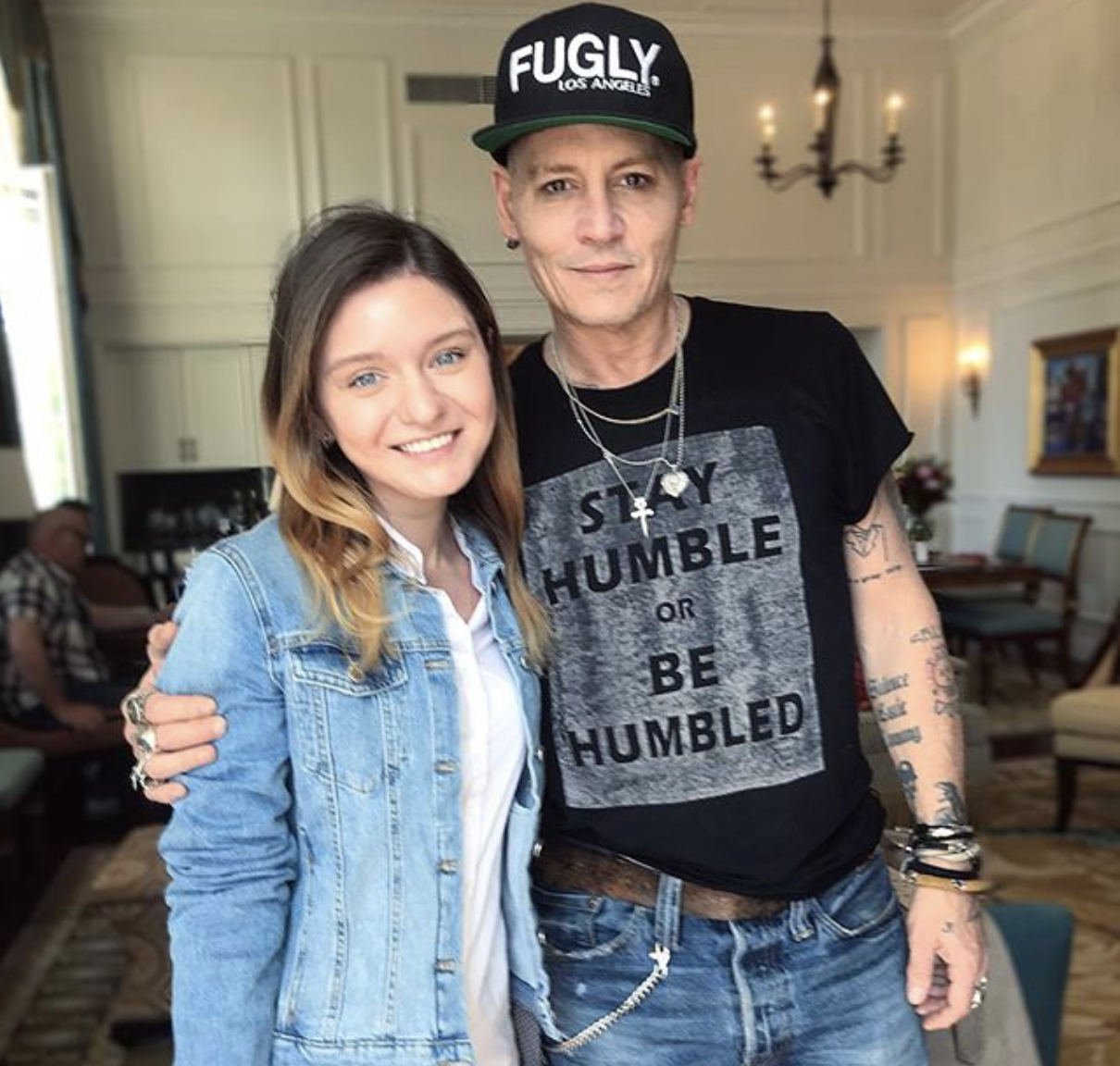Johnny Depp posta foto magro e careca, fãs questionam saúde do ator