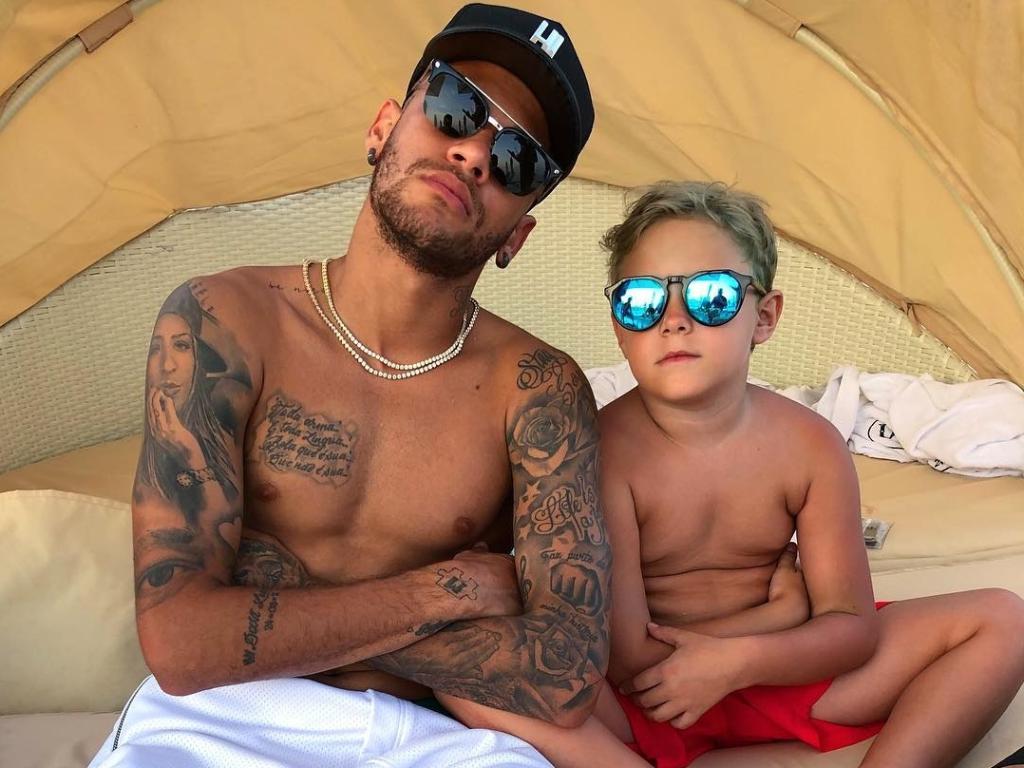 Neymar posta foto com Davi Lucca: mãe e Marquezine comentam