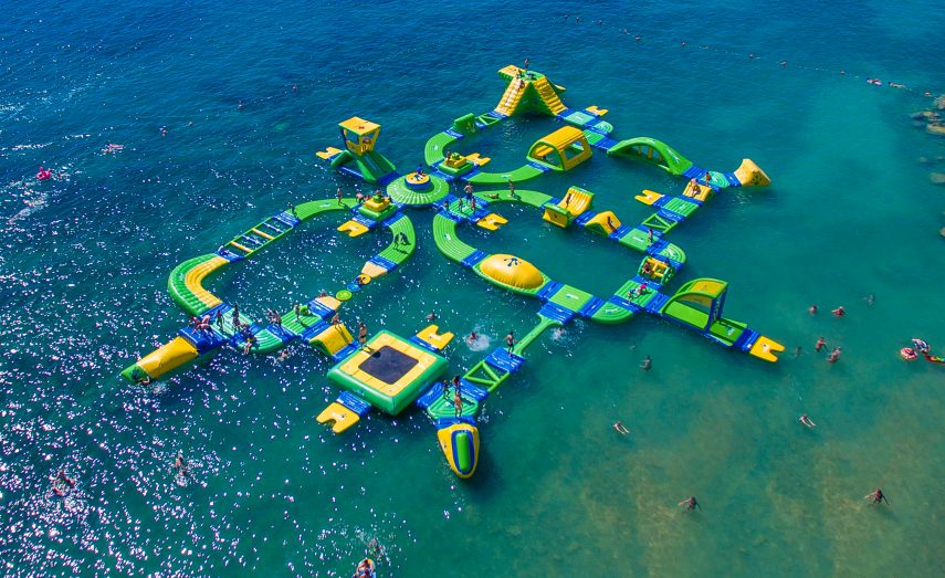 O Nona Adventure Park promete agradar muito os aventureiros de plantão no verão americano, contando com torres de escalada, parque aquático inflável, bistrô e snack bar, loja de artigos profissionais, esqui aquático com energia solar e um cable park para prática de wakeboard – estes dois últimos, são os primeiros de seus respectivos gêneros no mundo.