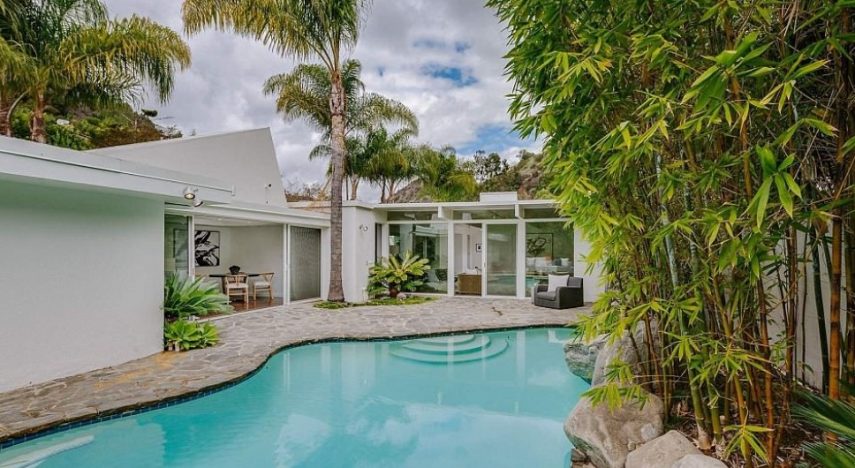 Cantora coloca casa em Beverly Hills à venda por R$ 10,9 milhões