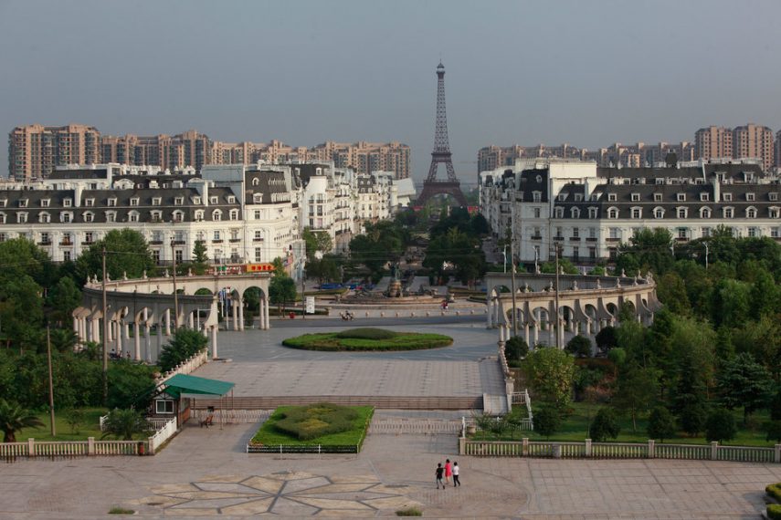 A província chinesa de Zhejiang também tem sua versão da torre mais famosa do mundo. 