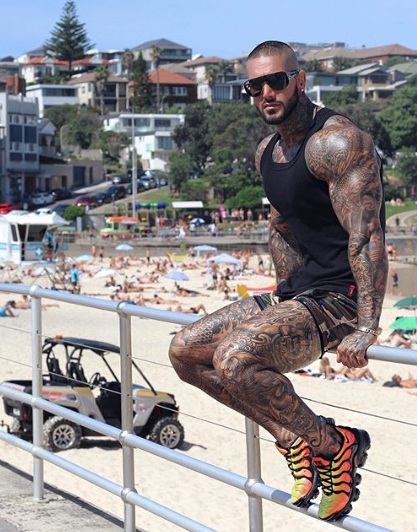 Yakiboy se exibe nas redes sociais
