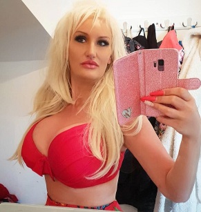 Inglesa perde 90kg e faz cirurgias para se transformar em Barbie