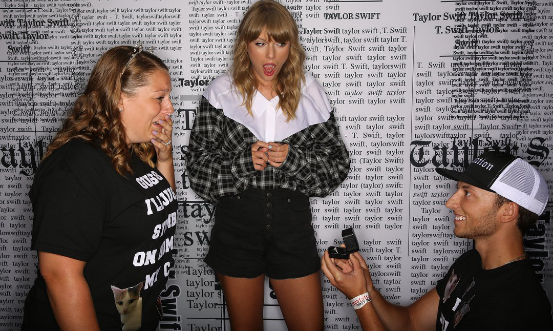 Coisa linda! Taylor Swift testemunha pedido de casamento no meet and greet