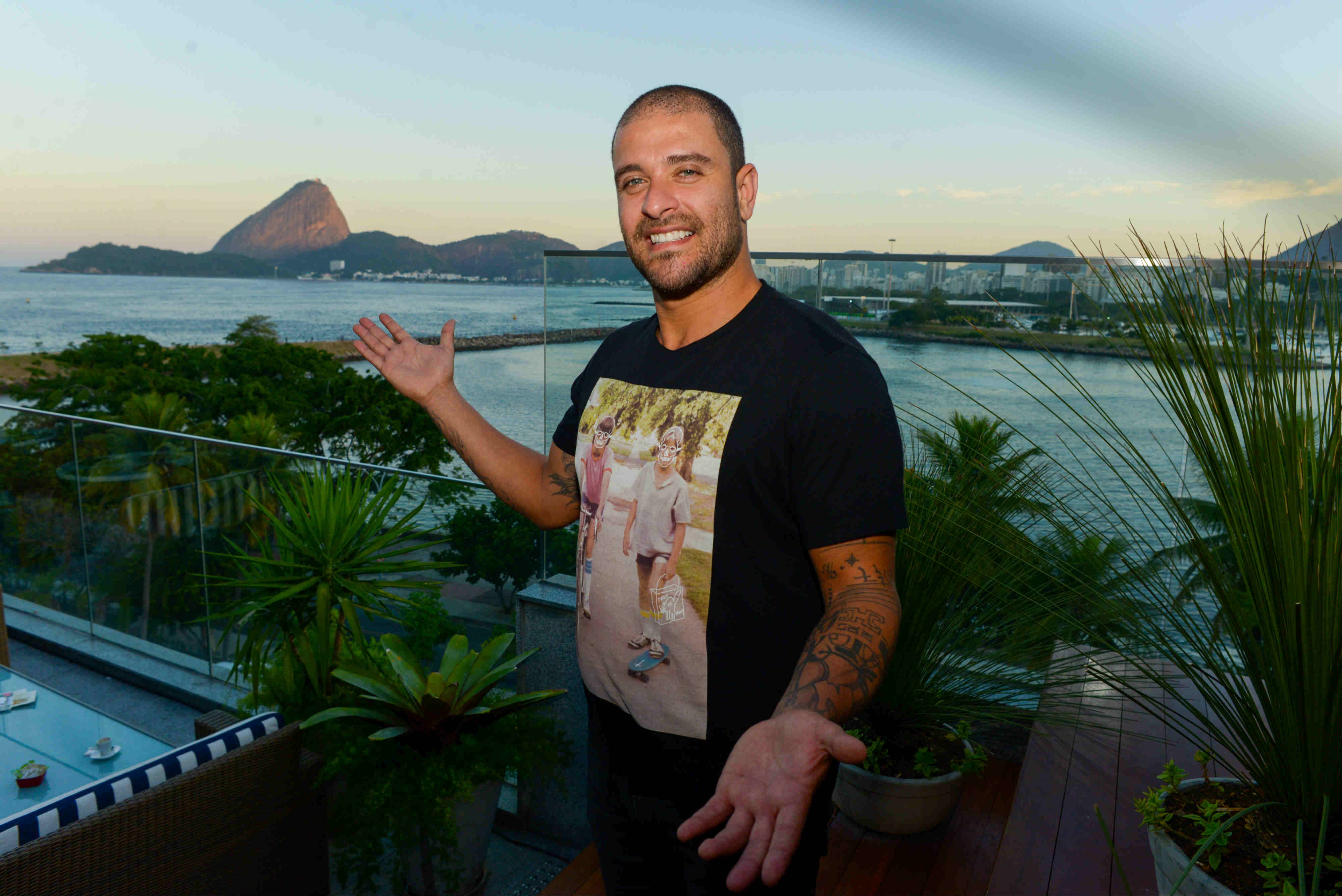 Torcida Brasil recebe Diogo Nogueira e Péricles na Expo Barra Funda