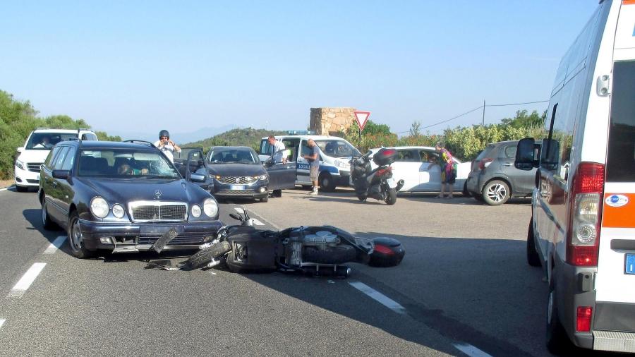 George Clooney bate de moto a 96 km/h e é arremessado a 6 metros distância