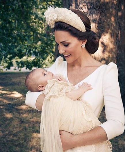 Terceiro filho de Kate Middleton e príncipe William é batizado em Londres