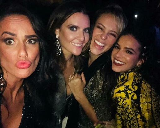 Atriz Marina Ruy Barbosa comemora aniversário com festa cheia de famosos, no Rio