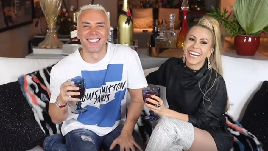 Joelma conta que tem cinco casas e com o que mais gasta dinheiro: "Acho que com botas"