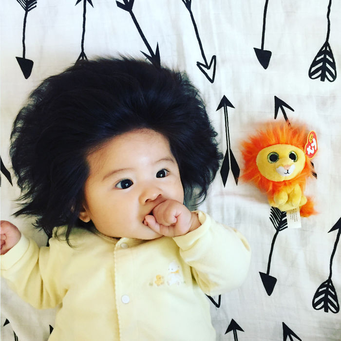 Bebê cabeluda enlouquece a internet