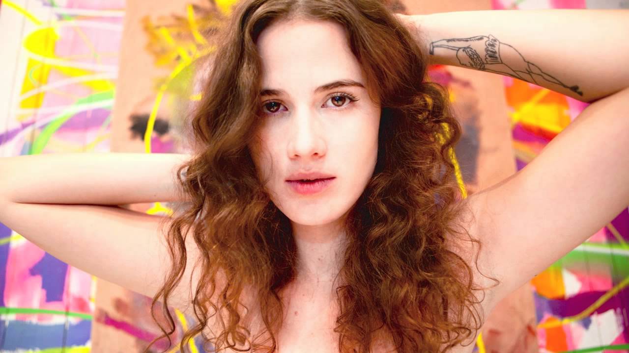 Ana Cañas posta foto nua: 'A gente é que decide'