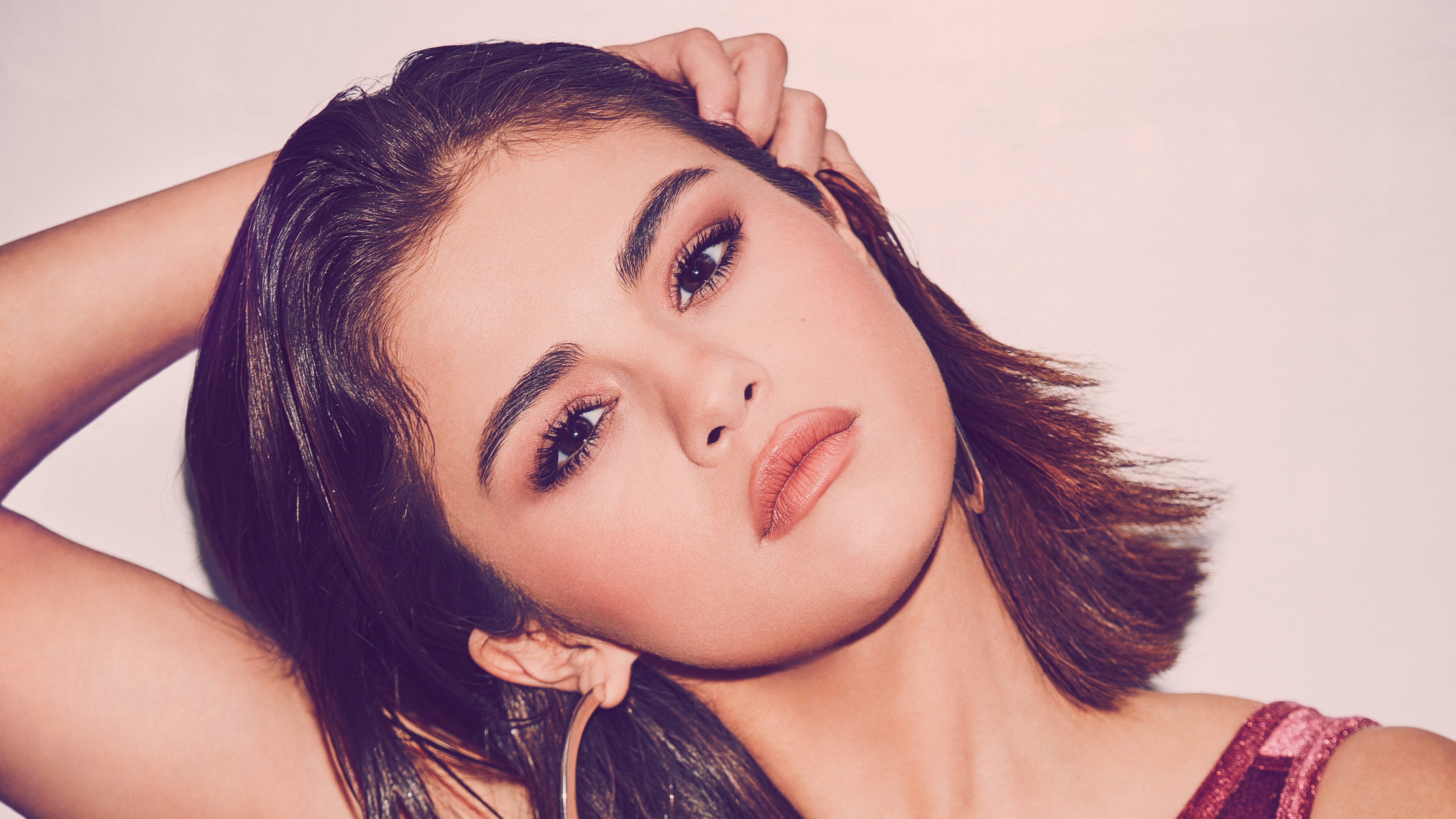 Selena e Demi são cantoras pop mais pesquisadas no Brasil
