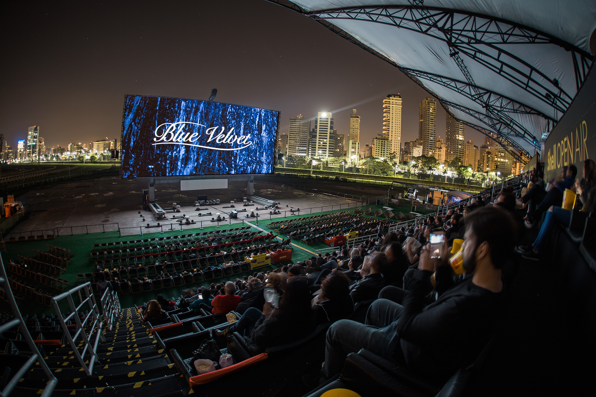 Maior cinema ao ar livre do mundo retorna a SP com shows e gastronomia