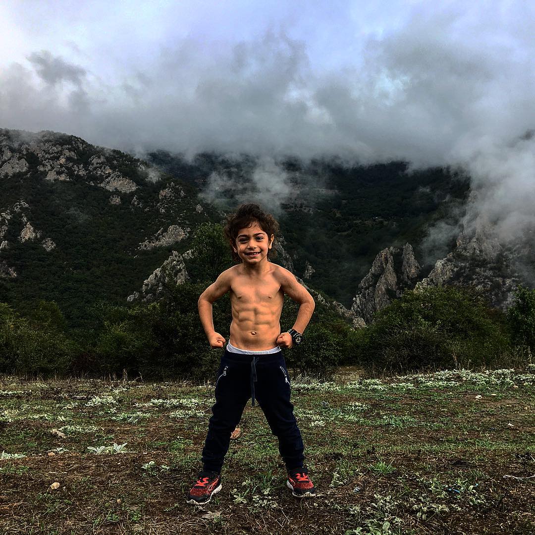 Super forte! Pai cria menino de cinco anos para ser o novo Cristiano Ronaldo