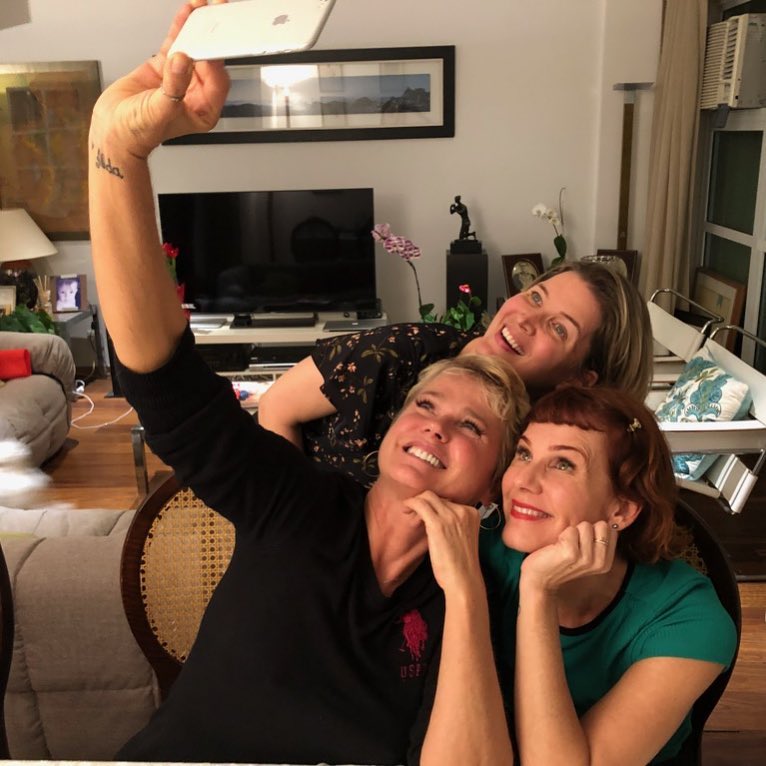 Xuxa reencontra ex-paquitas da primeira geração Andréa Veiga e Pituxa alemã