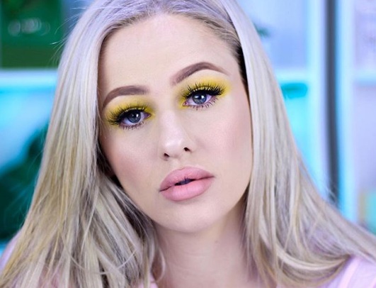 A cor é tendência forte no make para sombra, batom e blush